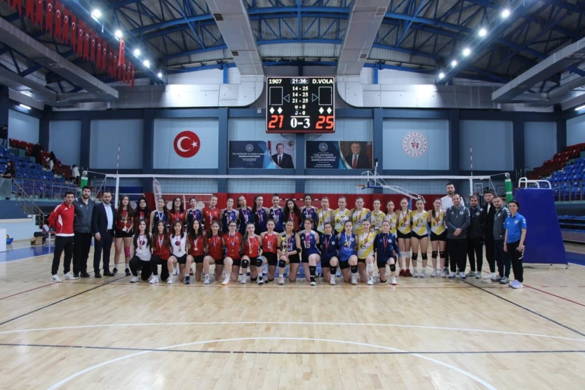 D&uuml;zce Mahalli Lig Yıldız Kızlar Voleybol M&uuml;sabakaları Tamamlandı