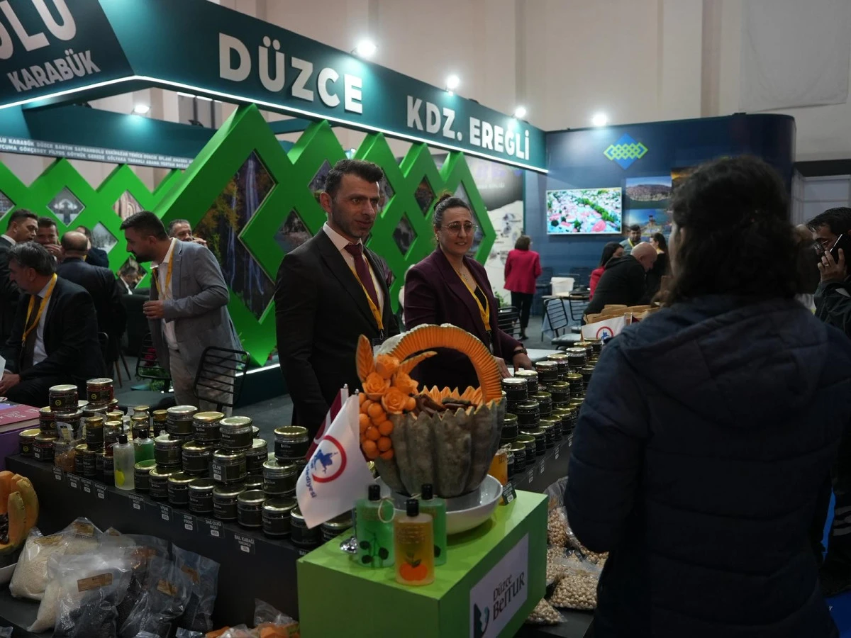 DÜZCE STANDI ZİYARETÇİ AKININA UĞRADI