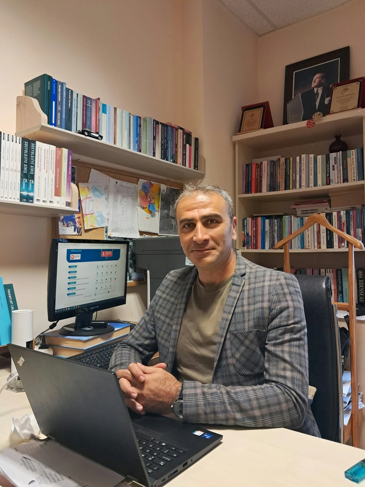 D&uuml;zce &Uuml;niversitesi &Ouml;ğretim &Uuml;yesinden Uluslararası Başarı