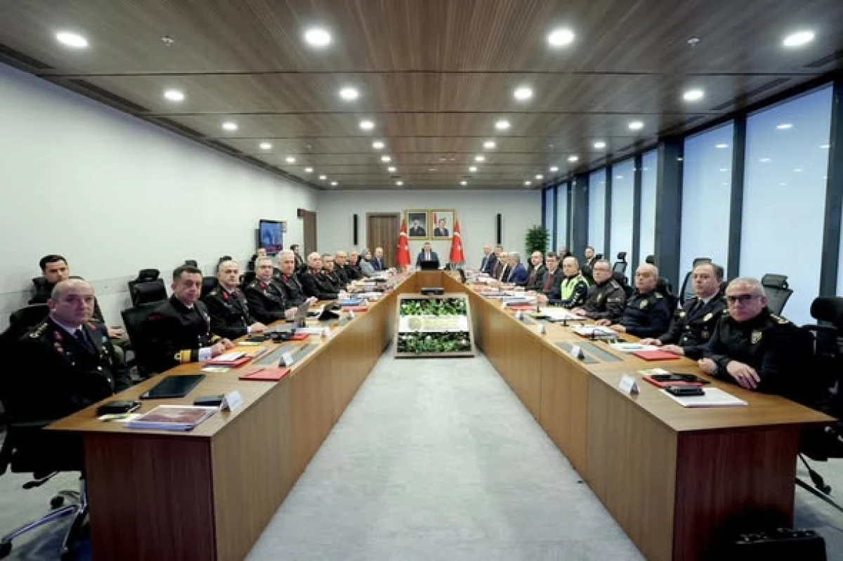 D&uuml;zce Valisi Makas, Bayram Tedbirleri Toplantısına Katıldı