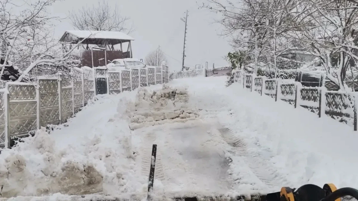 D&uuml;zce&rsquo;de 150 K&ouml;y Yolu Kapandı, 113&rsquo;&uuml; A&ccedil;ıldı!