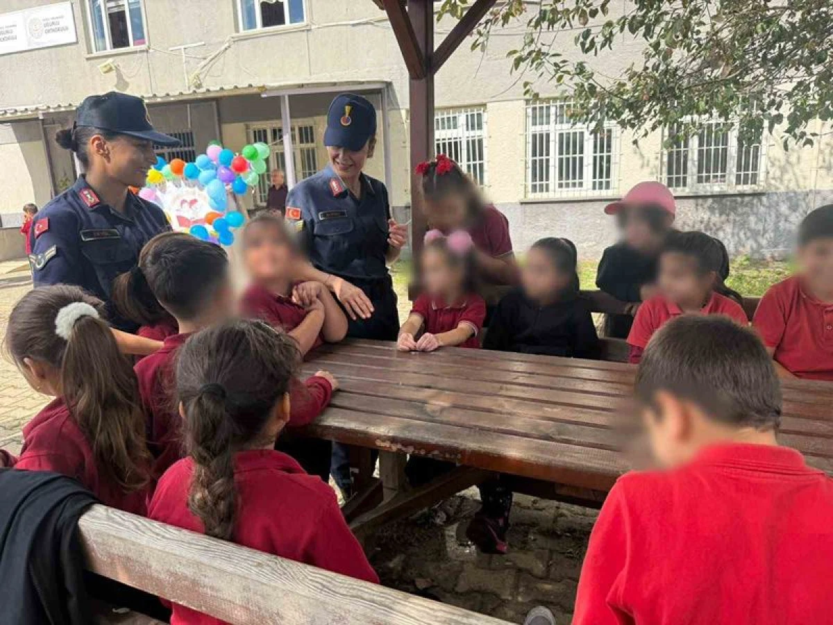 D&uuml;zce&rsquo;de Jandarma Ekipleri &Ouml;ğrencileri G&uuml;venlik Konusunda Bilgilendirdi