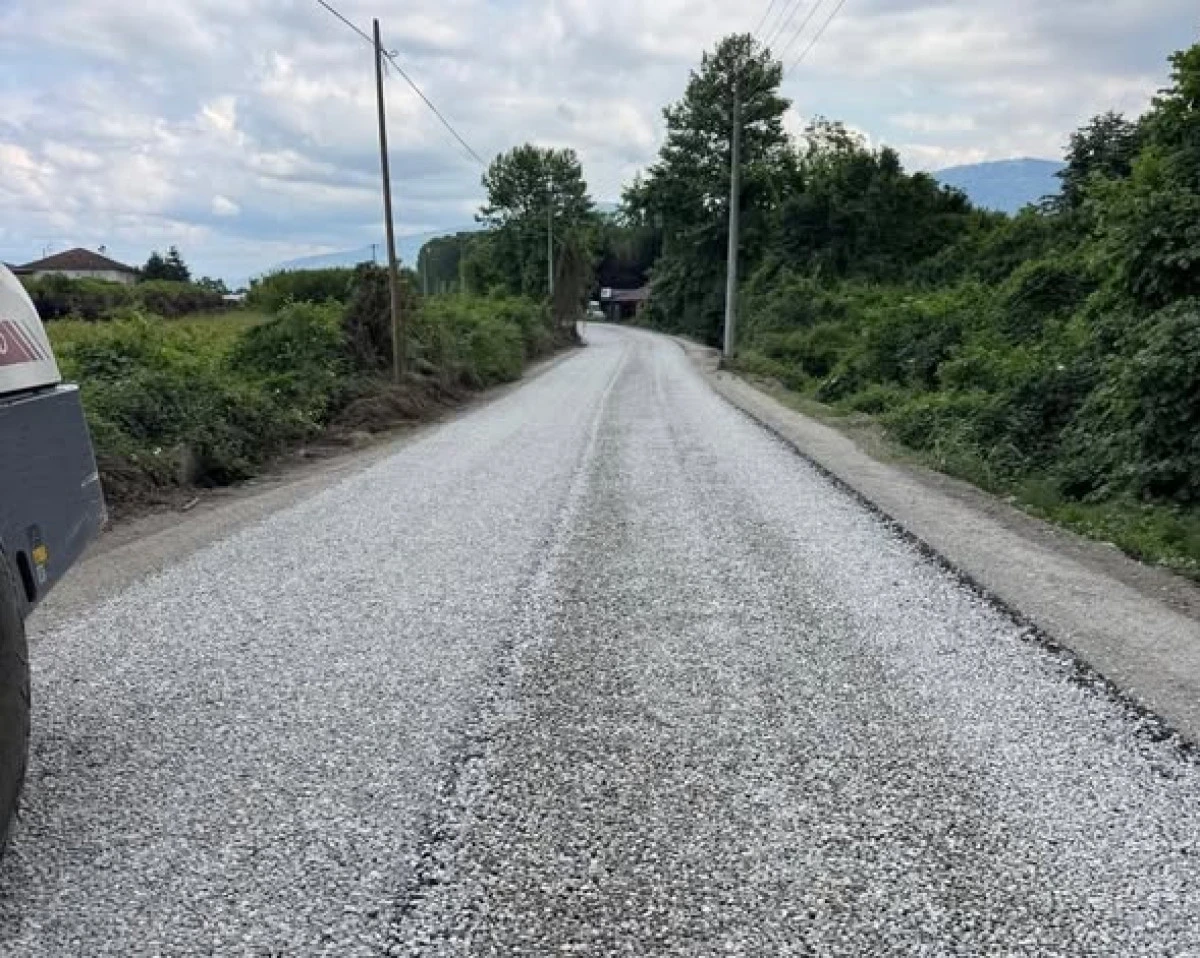 D&uuml;zce&rsquo;de k&ouml;y yollarında &ccedil;alışmalar s&uuml;r&uuml;yor