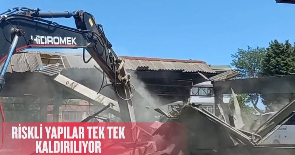 D&Uuml;ZCE'DE RİSKLİ YAPILAR TEK TEK KALDIRILIYOR
