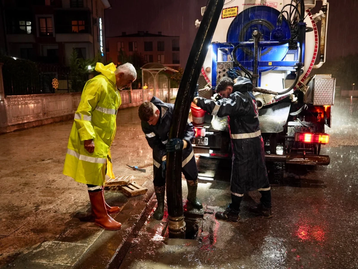D&Uuml;ZCE&rsquo;DE YAĞIŞ ALARMI! 86 ARA&Ccedil; VE 137 PERSONEL SAHADA