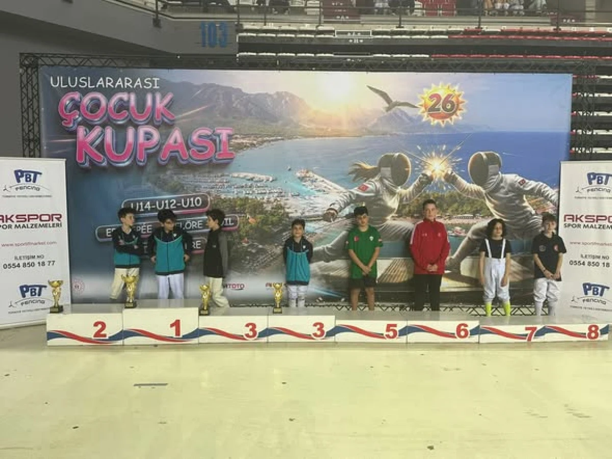 D&uuml;zceli Minik Eskrimcilerden Başarı