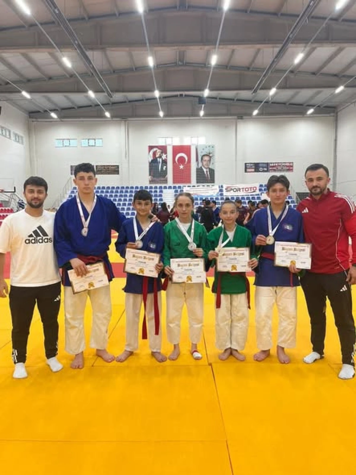 D&uuml;zceli Sporculardan B&uuml;y&uuml;k Başarı