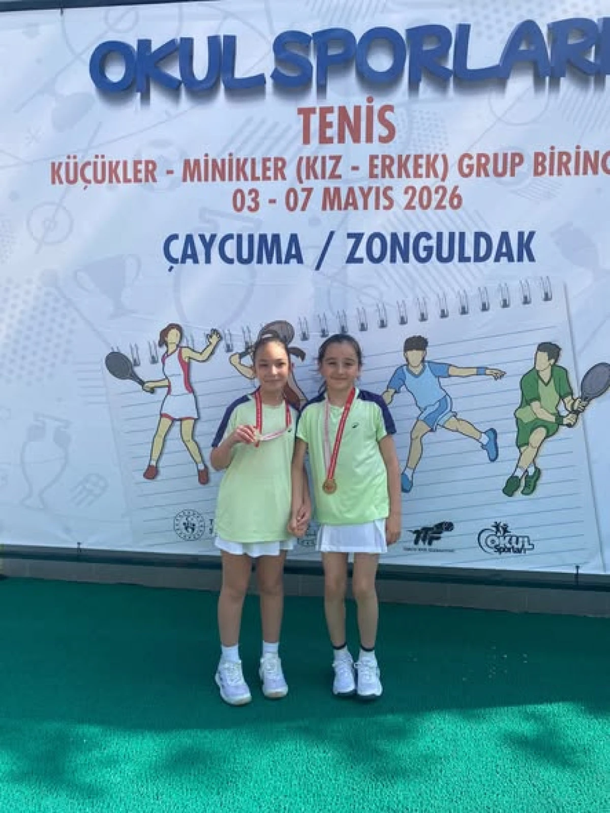 D&uuml;zceli Tenis&ccedil;ilerden B&uuml;y&uuml;k Başarı