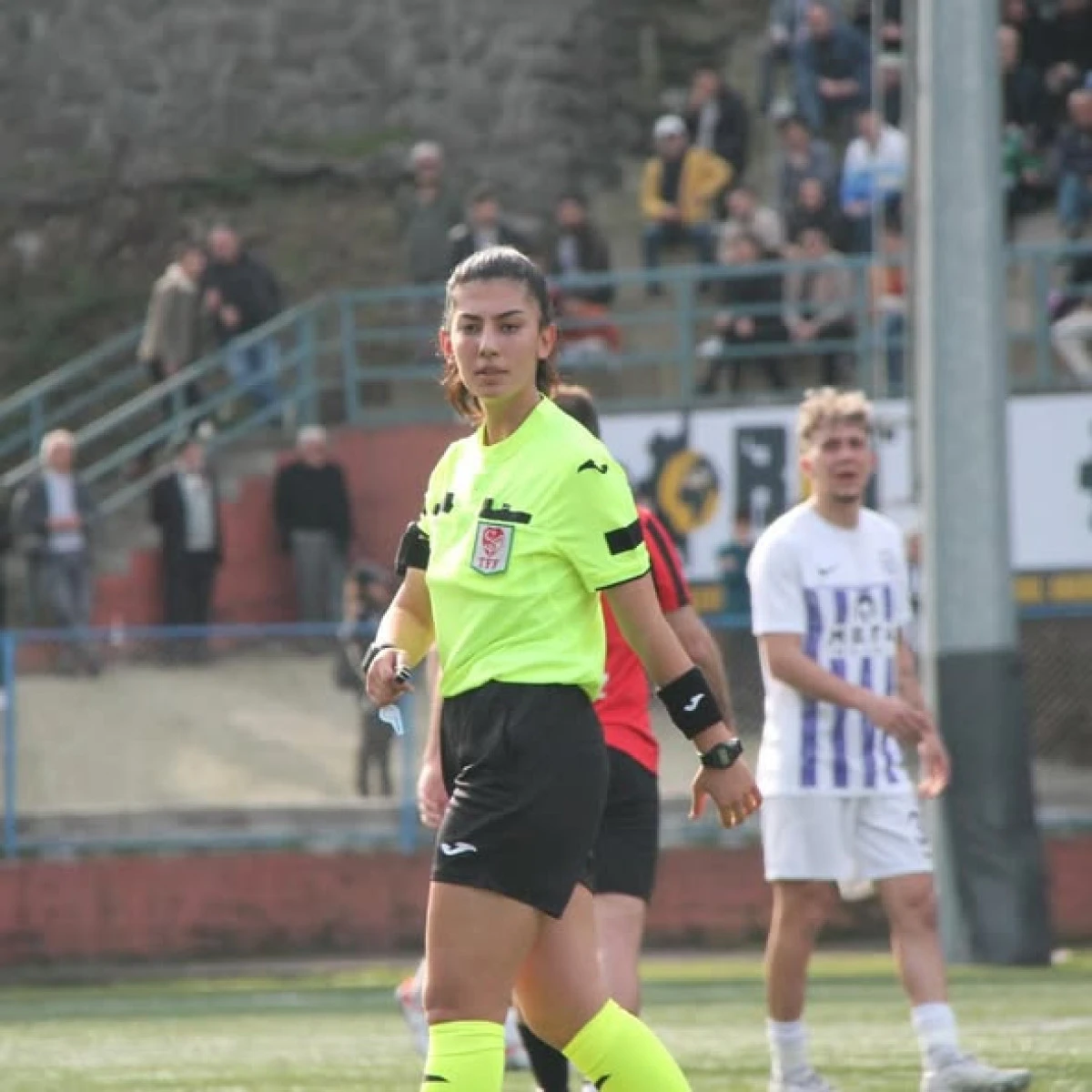 D&Uuml;ZCESPOR  MA&Ccedil;IN HAKEMİ  KADIN HAKEM