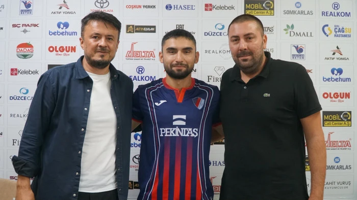 D&uuml;zcespor'da 3 imza birden