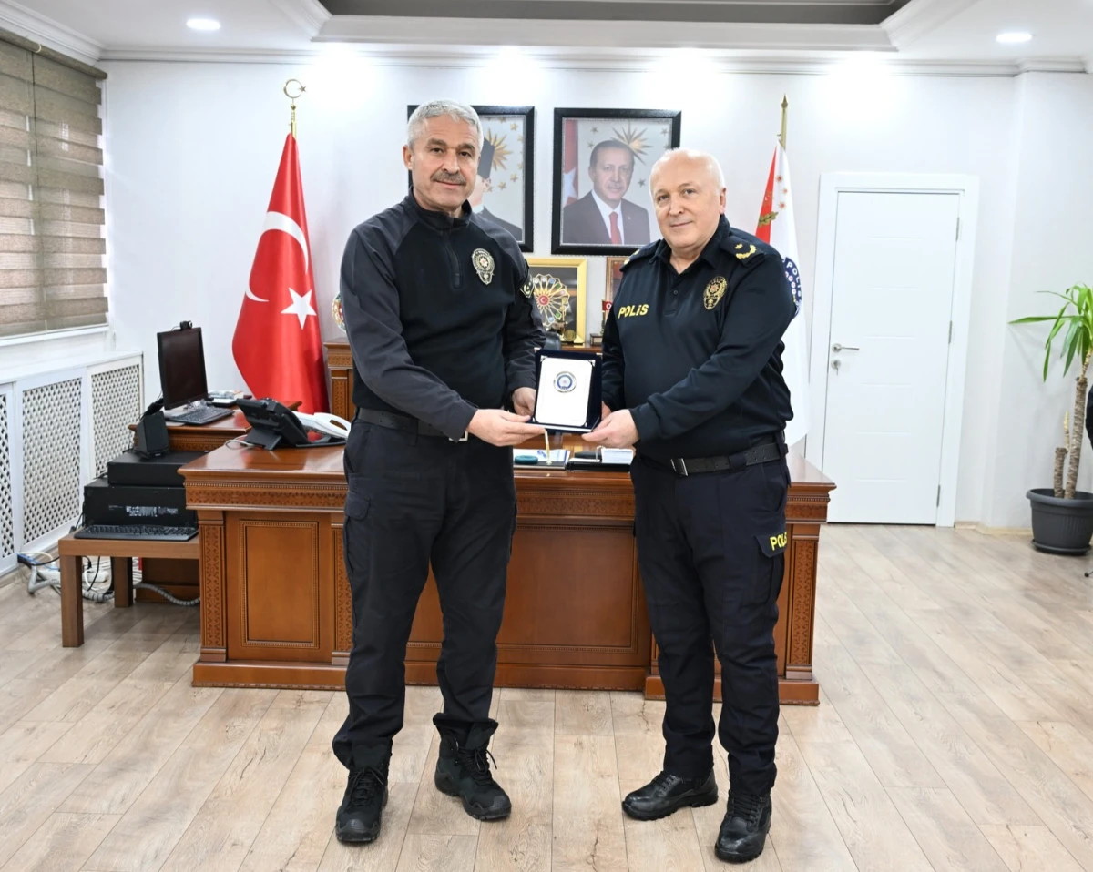 Emniyet M&uuml;d&uuml;r&uuml; Mehmet &Ccedil;akır&ouml;z&rsquo; Emekli Oldu