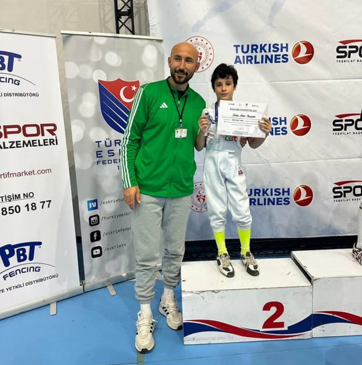 Eskrim Sporcusu &Ouml;mer Asaf Y&uuml;cedağ&rsquo;dan G&uuml;m&uuml;ş Madalya