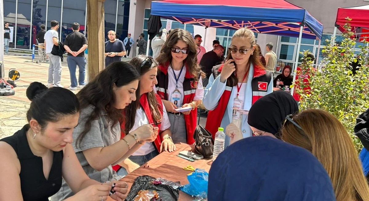 Festivalde Gen&ccedil;lerle Bir Araya Gelindi.