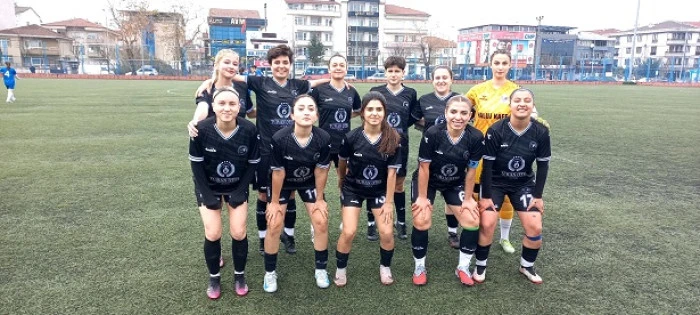 FUTBOLCU KIZLARMIZ KADER MA&Ccedil;INA &Ccedil;IKIYOR