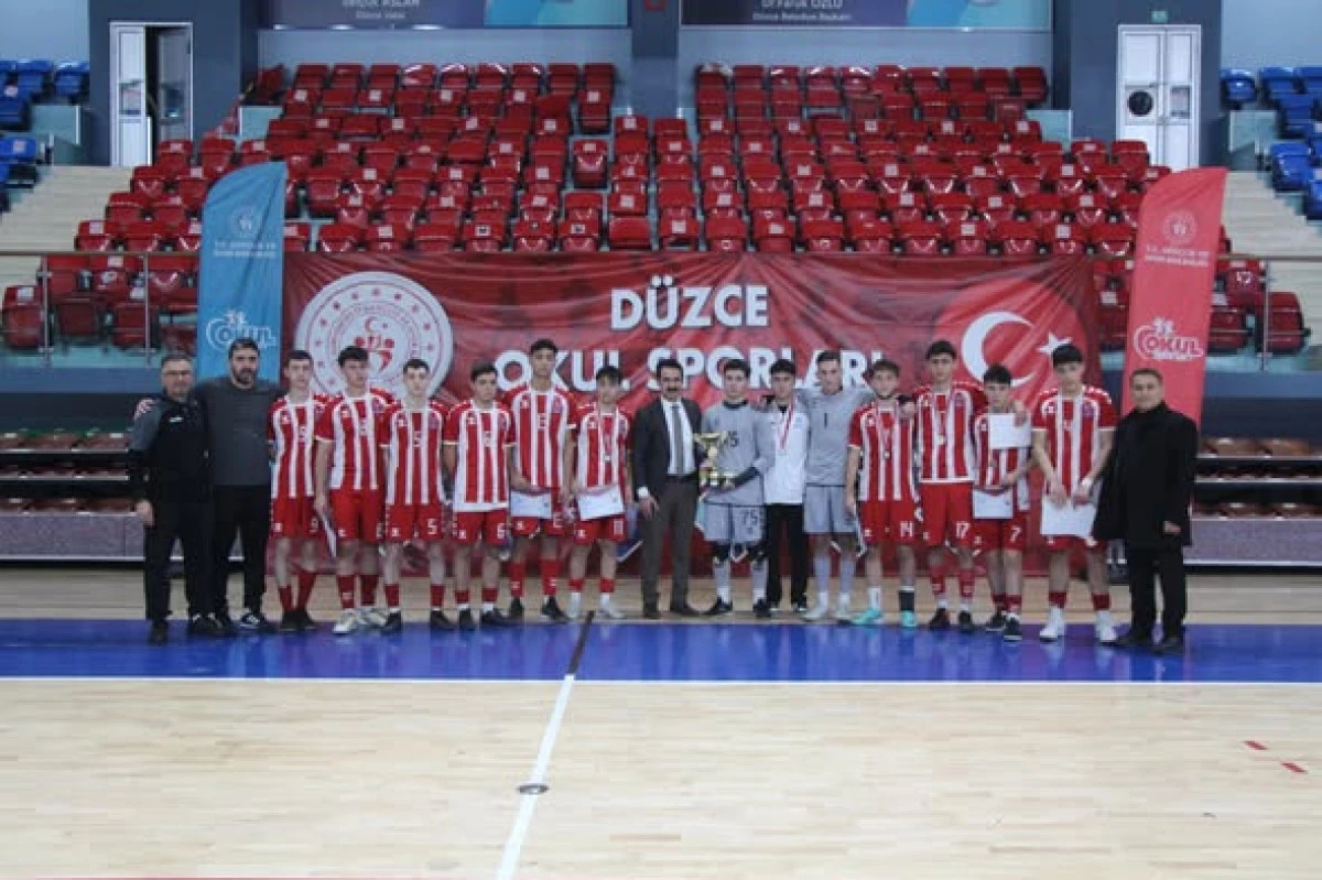 Gen&ccedil; Erkekler Futsal Heyecanı Sona Erdi