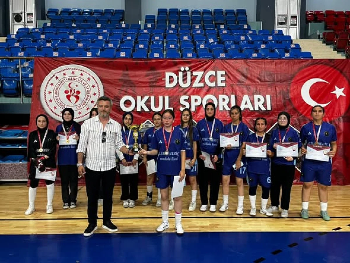 Gen&ccedil;ler B Futsal Mahalli M&uuml;sabakaları Sona Erdi.
