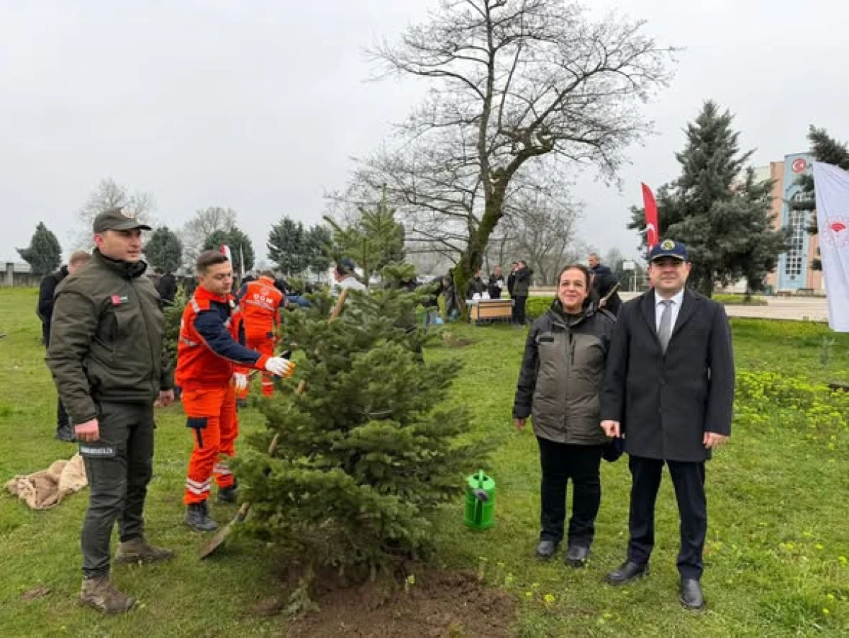 G&ouml;lyaka&rsquo;da Geleceğe Nefes: Anadolu Lisesi Bah&ccedil;esi Fidanlarla Şenlendi