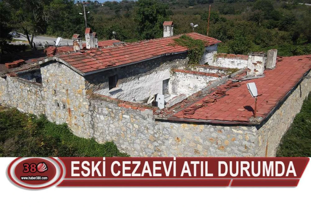 (G&ouml;r&uuml;nt&uuml;l&uuml;) AK&Ccedil;AKOCA ESKİ CEZAEVİ KADERİNE TERK EDİLDİ