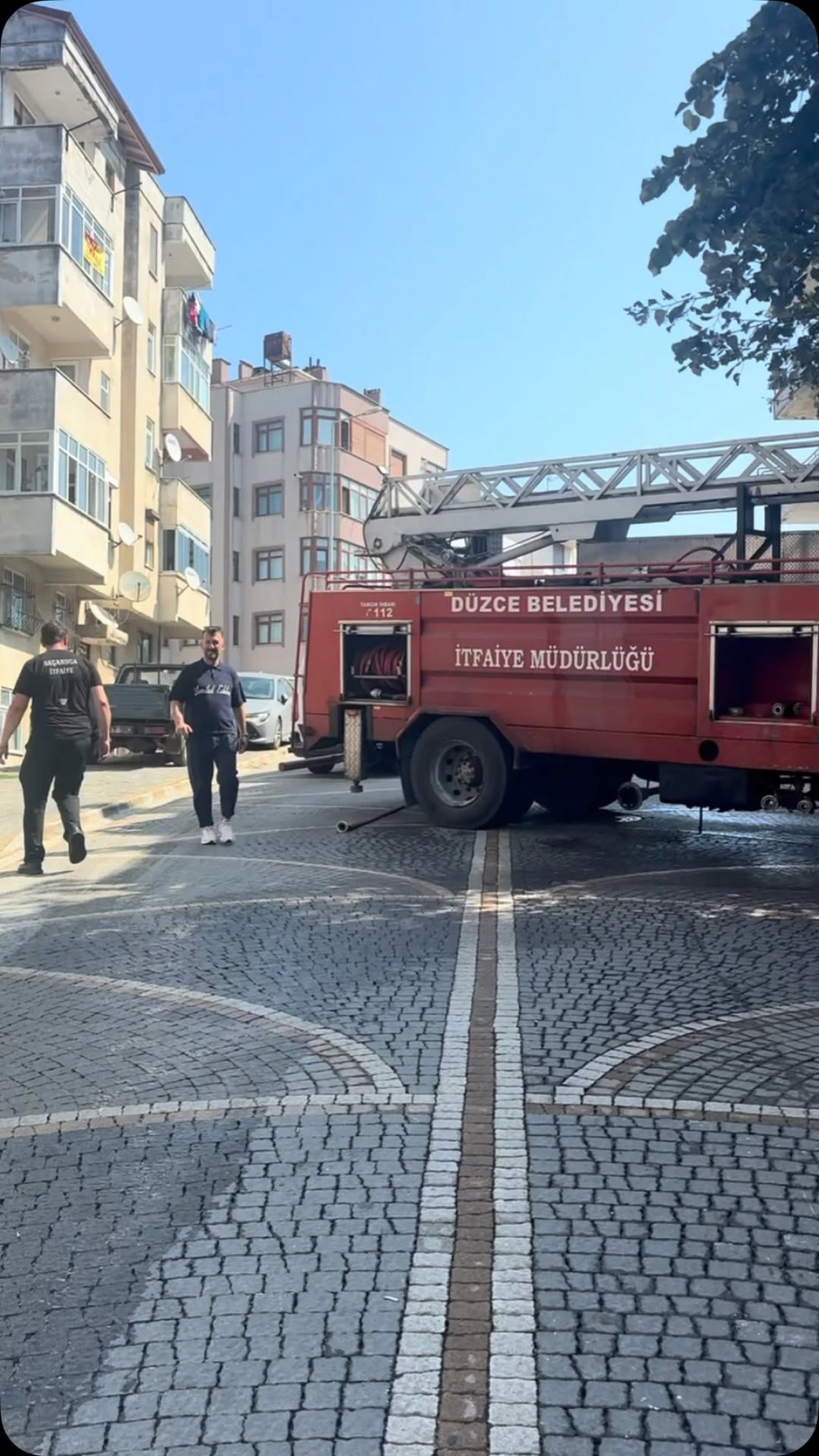 (G&ouml;r&uuml;nt&uuml;l&uuml;) AK&Ccedil;AKOCA&rsquo;DA KORKUTAN YANGIN: