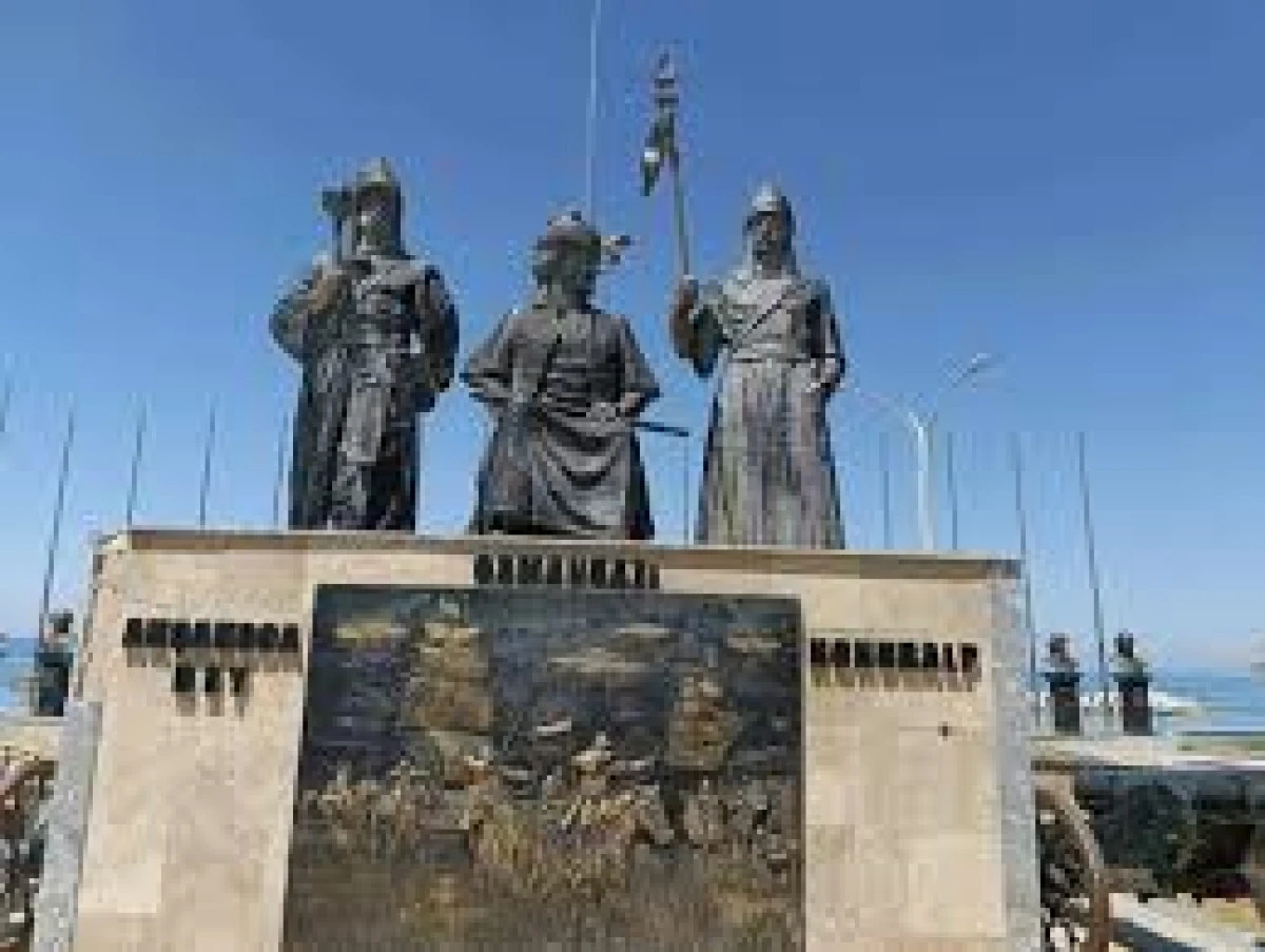 (G&ouml;r&uuml;nt&uuml;l&uuml;) AK&Ccedil;AKOCA&rsquo;NIN SİMGESİNE YAKIŞMAYAN G&Ouml;R&Uuml;NT&Uuml;: ORHANGAZİ ANITI İ&Ccedil;LER ACISI!