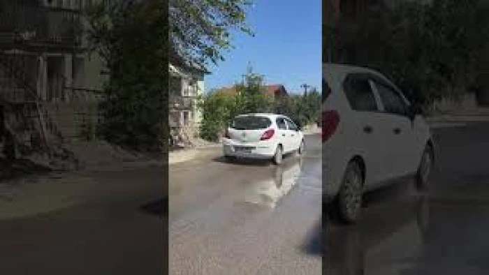 (G&ouml;r&uuml;nt&uuml;l&uuml;) CEZAEVİ YOLUNDA AKAN SU DEREYE D&Ouml;ND&Uuml;: 