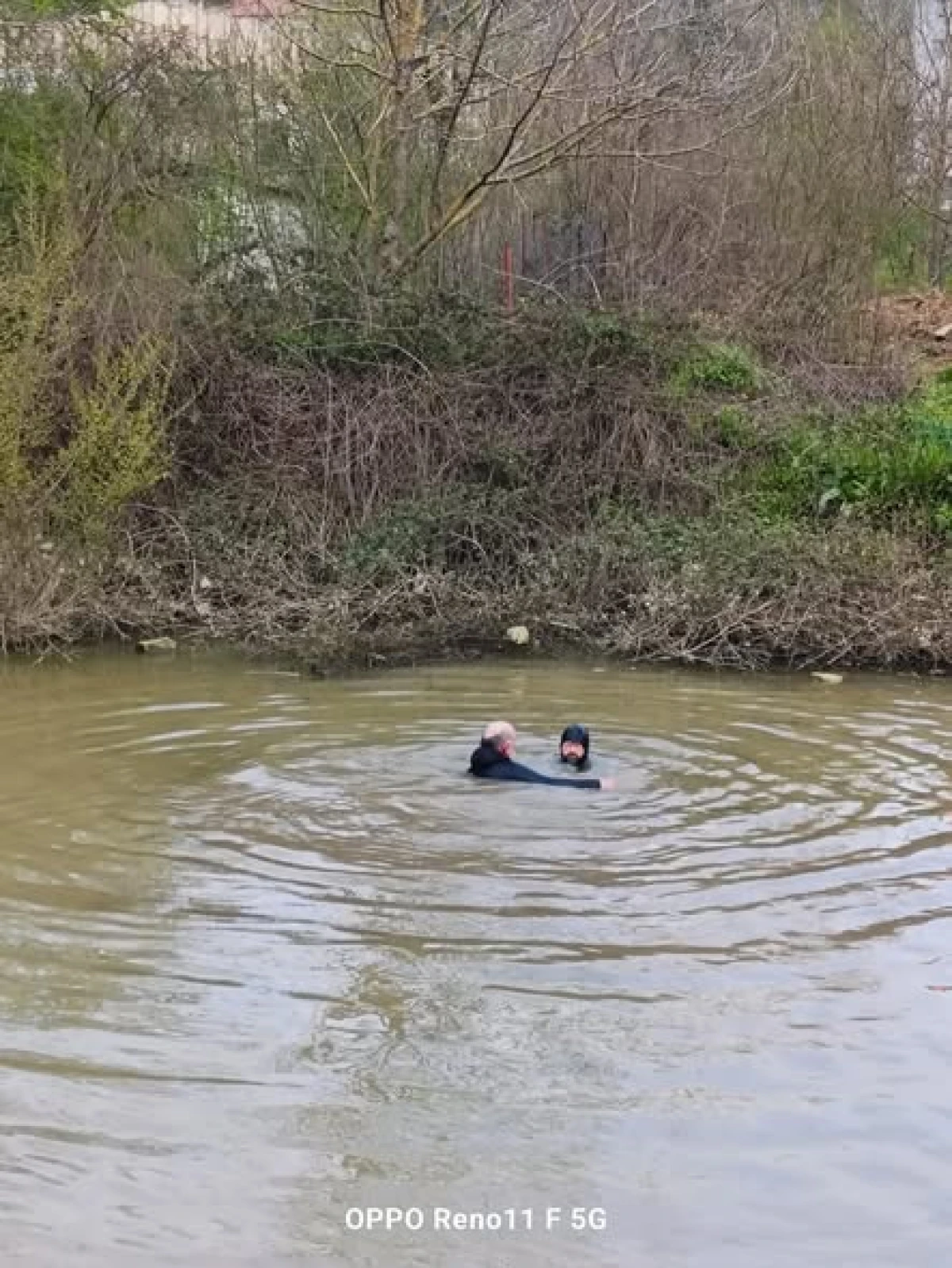 (G&ouml;r&uuml;nt&uuml;l&uuml;) İKİZ KARDEŞLERİ G&Ouml;LET AYIRDI&hellip;