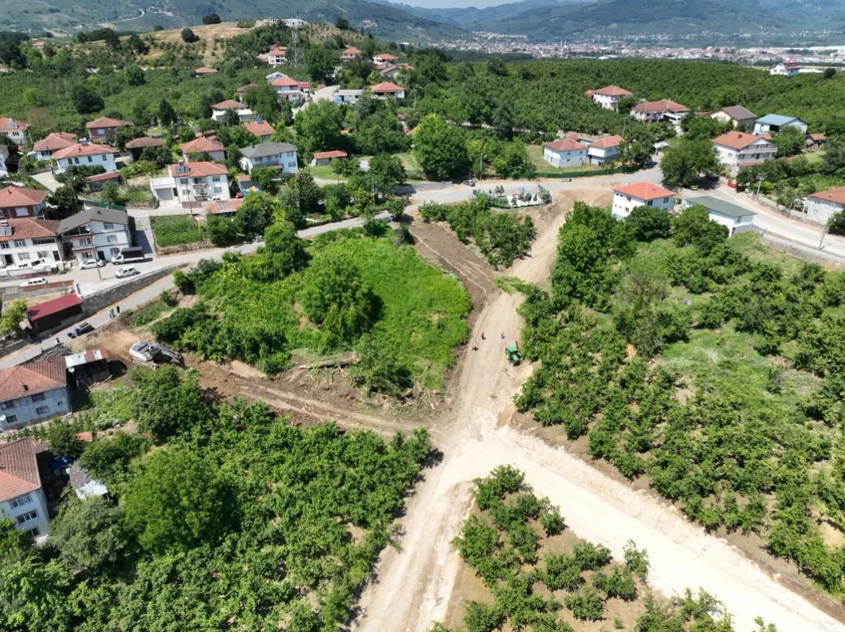 G&Uuml;M&Uuml;ŞOVA&rsquo;DA ALTYAPI VE YOL &Ccedil;ALIŞMALARI HIZ KESMEDEN DEVAM EDİYOR