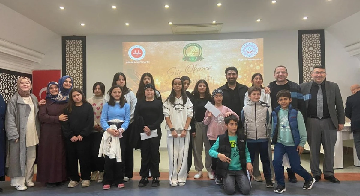 Hadis ve Şiir Okuma Yarışması D&uuml;zenlendi.