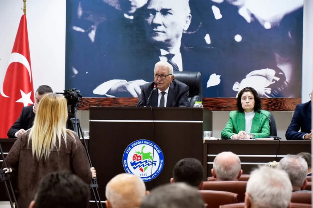 HALK KAFE VE YAŞLILAR EVİ’NDE DE ÇAY, SU, SODA VE ORALET’E ZAM YAPMIYORUZ”