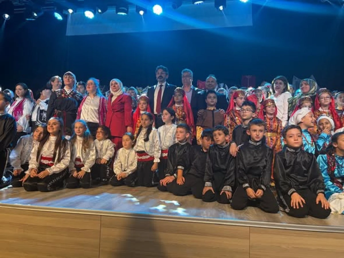 Hayat Boyu &Ouml;ğrenme Haftasında Halk Oyunları Coşkusu