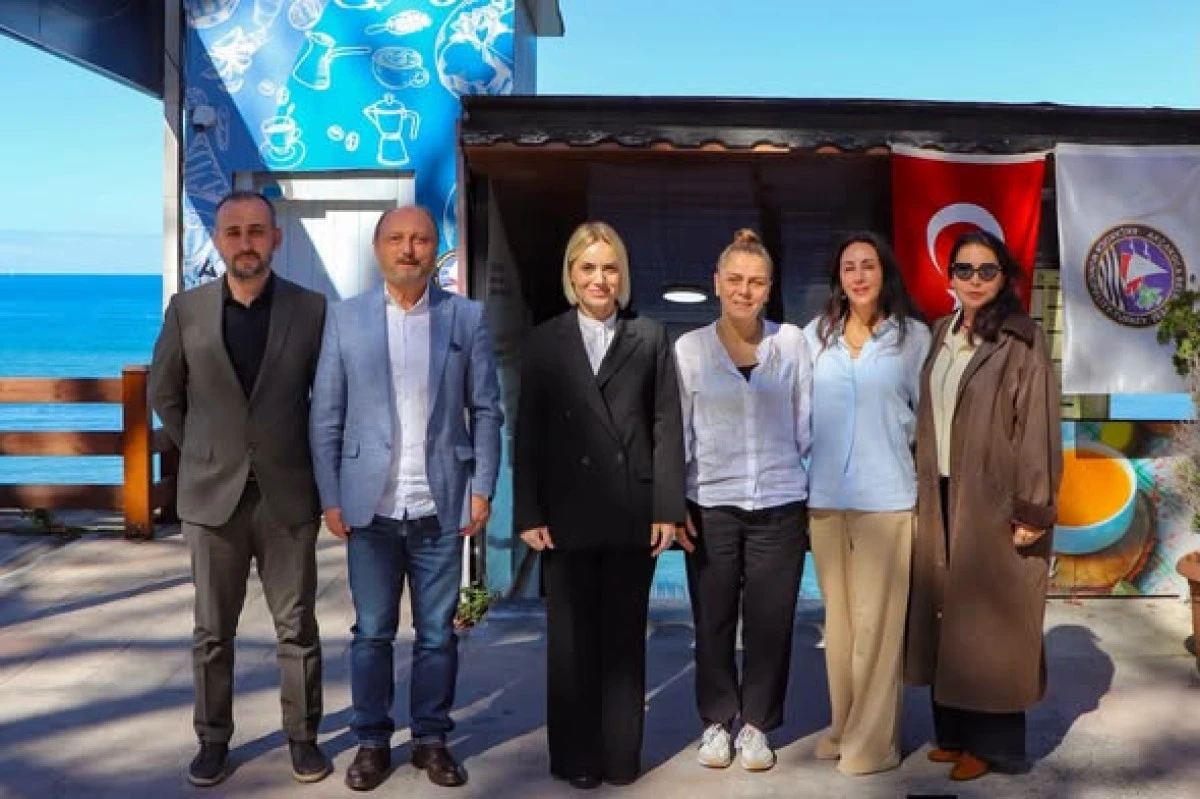 Hayvanları Koruma G&uuml;n&uuml; dolayısıyla hayvanseverlerle bir araya geldi.