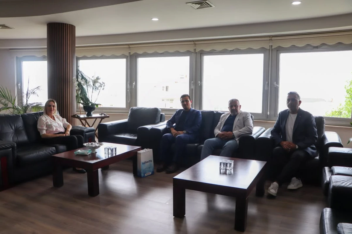 HİZMET-İŞ SENDİKASINDAN AK&Ccedil;AKOCA BELEDİYESİ ZİYARETİ