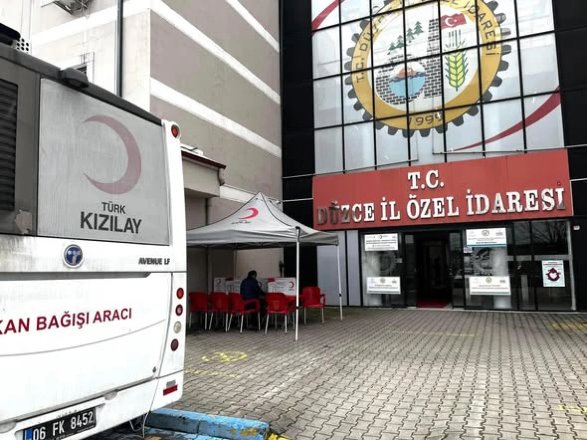 İGM DEN  KIZILAYA KAN BAĞIŞI