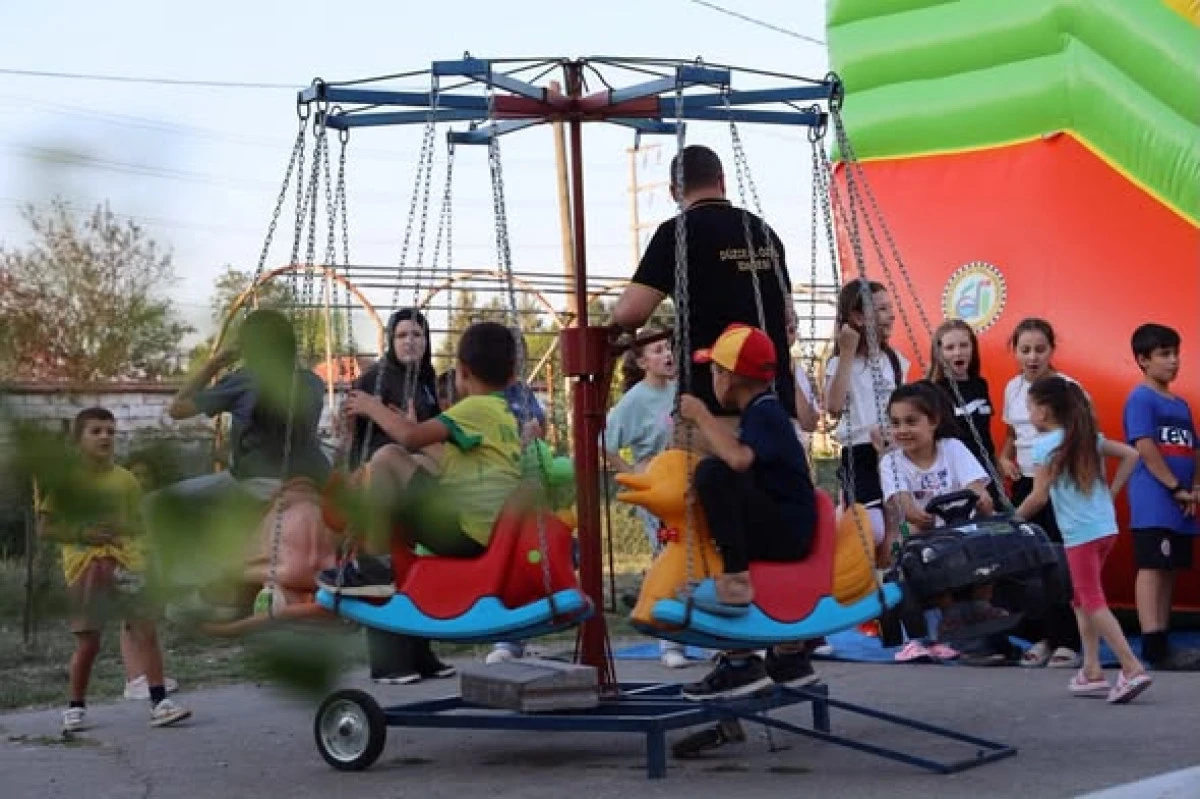İHSANİYE K&Ouml;Y&Uuml;'NDE A&Ccedil;IK HAVA SİNEMASI NOSTALJİSİ YAŞANDI