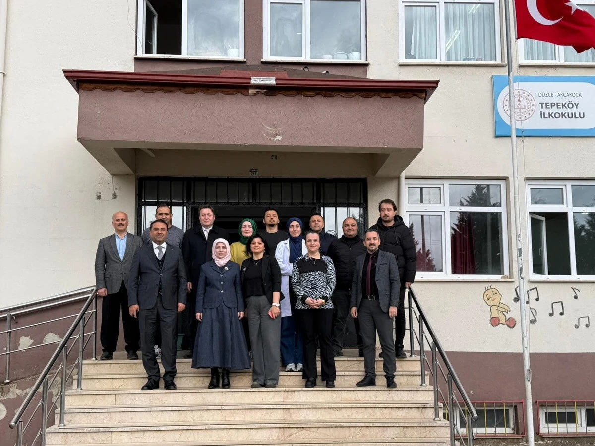 İl Mill&icirc; Eğitim M&uuml;d&uuml;r&uuml; G&uuml;lşen &Ouml;zer&rsquo;den Ak&ccedil;akoca&rsquo;da Yoğun Ziyaret Programı