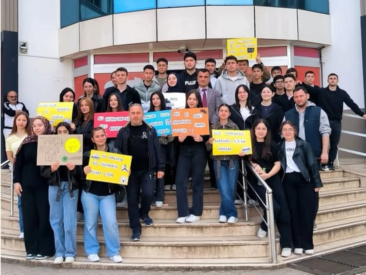 İL&Ccedil;E BİRİNCİSİ G&Ouml;LYAKA ANADOLU LİSESİ OLDU