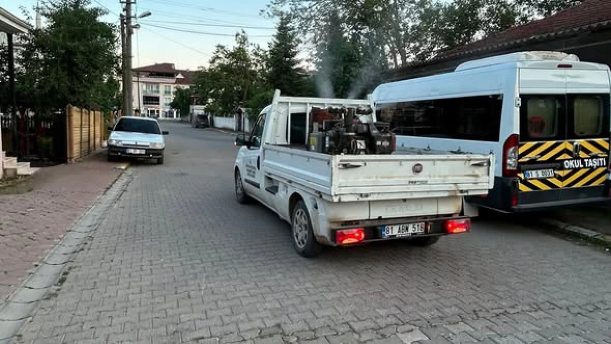 İl&ccedil;ede Sinek ve Haşereyle M&uuml;cadele Aralıksız S&uuml;r&uuml;yor