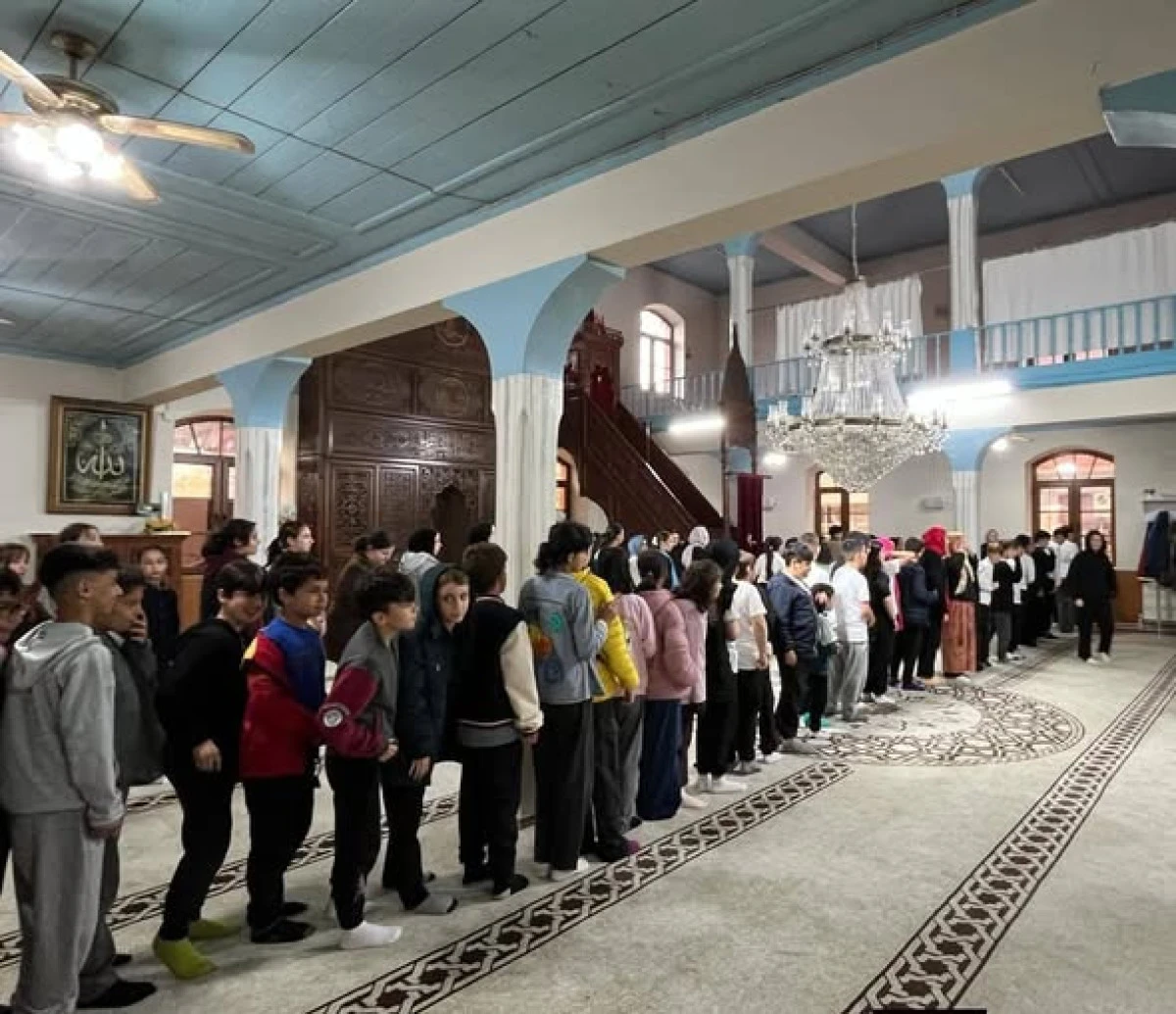 İLK DURAKLARI &Ccedil;UHALLI CAMİİ OLDU