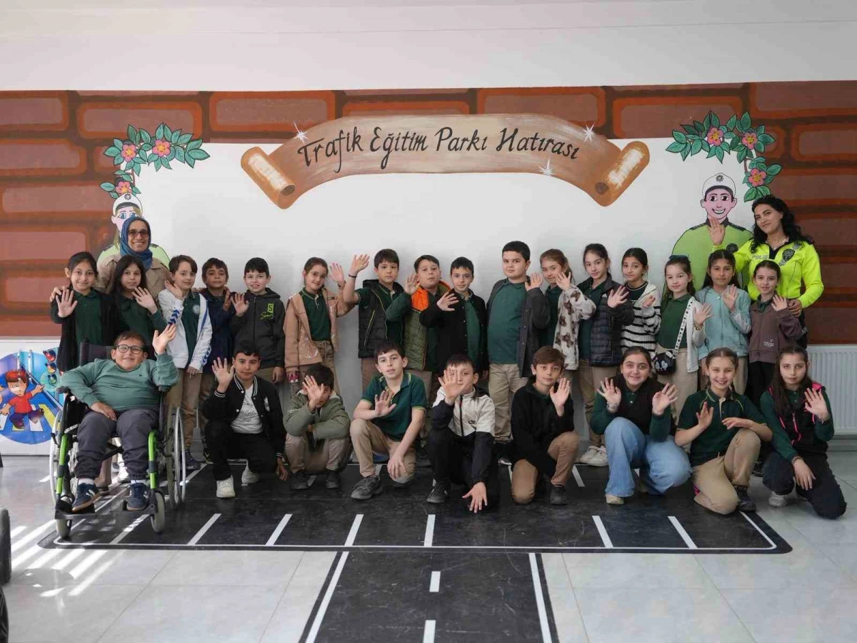 İlkokul &Ouml;ğrencilerine Teorik ve Uygulamalı Eğitim Verildi