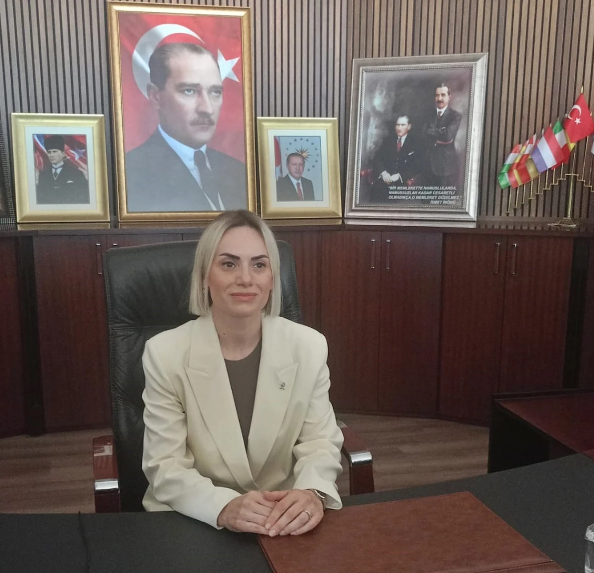 (G&ouml;r&uuml;nt&uuml;l&uuml;) İŞTE AK&Ccedil;AKOCA'NIN İLK KADIN VEKİL  BELEDİYE BAŞKANI...