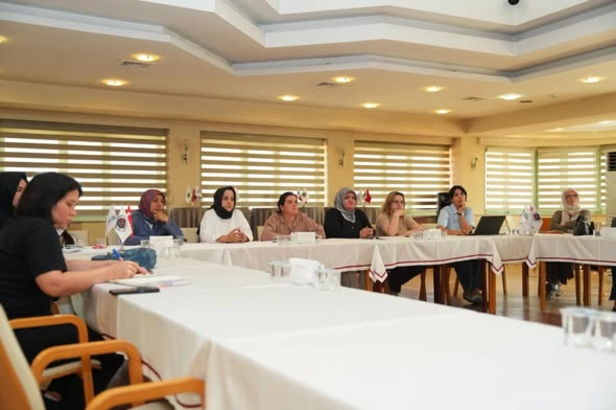 Kadın Girişimcilere Stratejik D&uuml;ş&uuml;nme Kapasitesinin Artırılması Eğitimleri Devam Ediyor