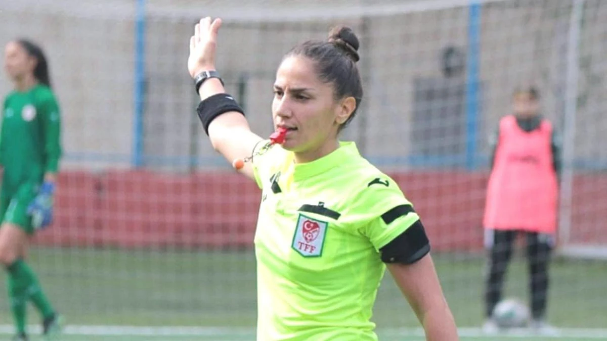 Kadın Hakem Sahaya D&ouml;n&uuml;yor: Asen Albayrak Tarih Yazıyor