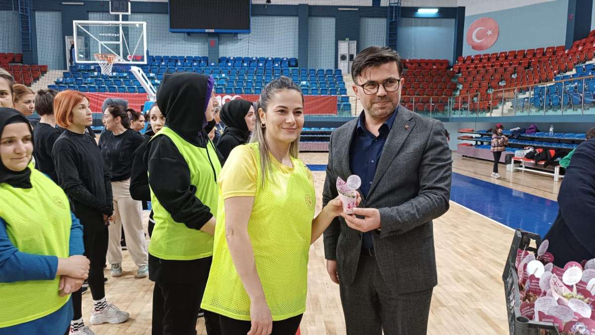 Kadınlar Günü’nde Voleybol Turnuvası Düzenlendi