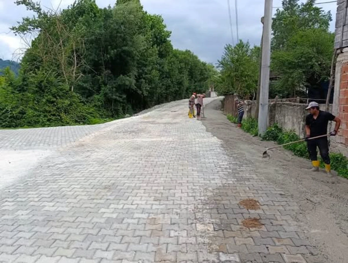 Kaymak&ccedil;ı K&ouml;y&uuml;'nde Kilit Parke Taşı &Ccedil;alışmaları Tamamlandı