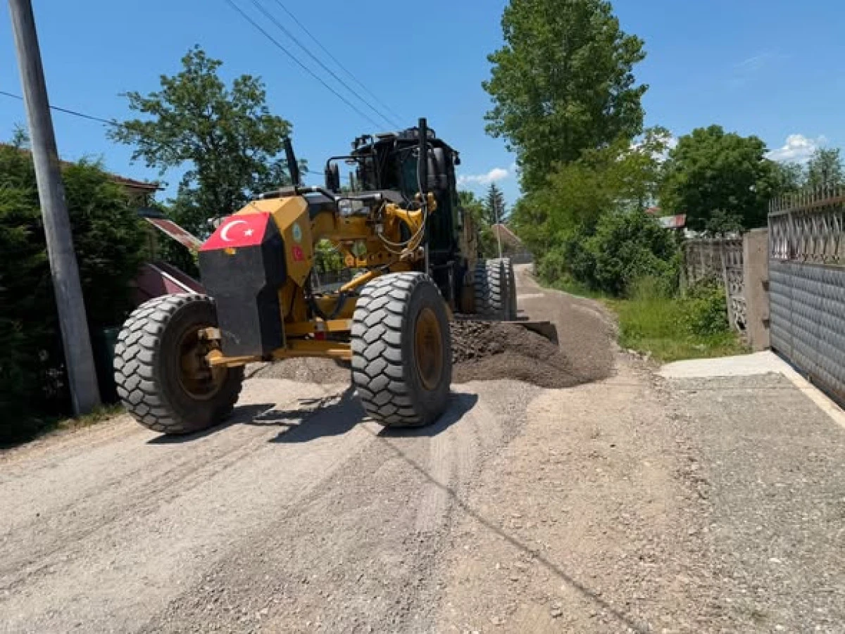 Kaynaşlı Darıyeri Hasanbey K&ouml;y&uuml;&rsquo;nde Yol &Ccedil;izgi &Ccedil;alışmaları Tamamlandı
