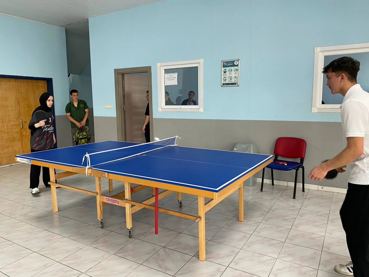 Kaynaşlı&rsquo;da Gen&ccedil;lik Haftası Spor Etkinlikleri Coşkuyla Başladı