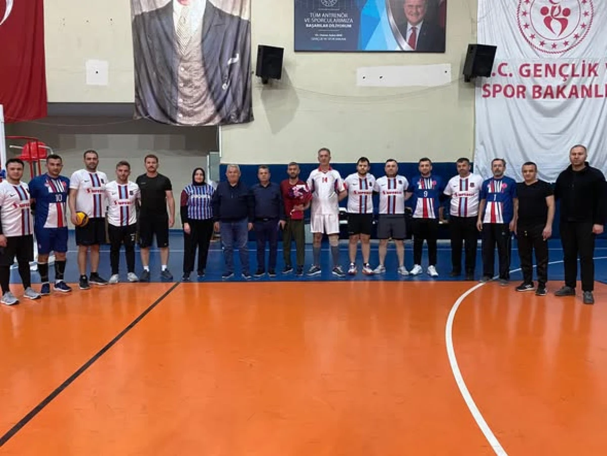 Kaynaşlı&rsquo;da Kurumlar Arası Voleybol Turnuvası Başladı