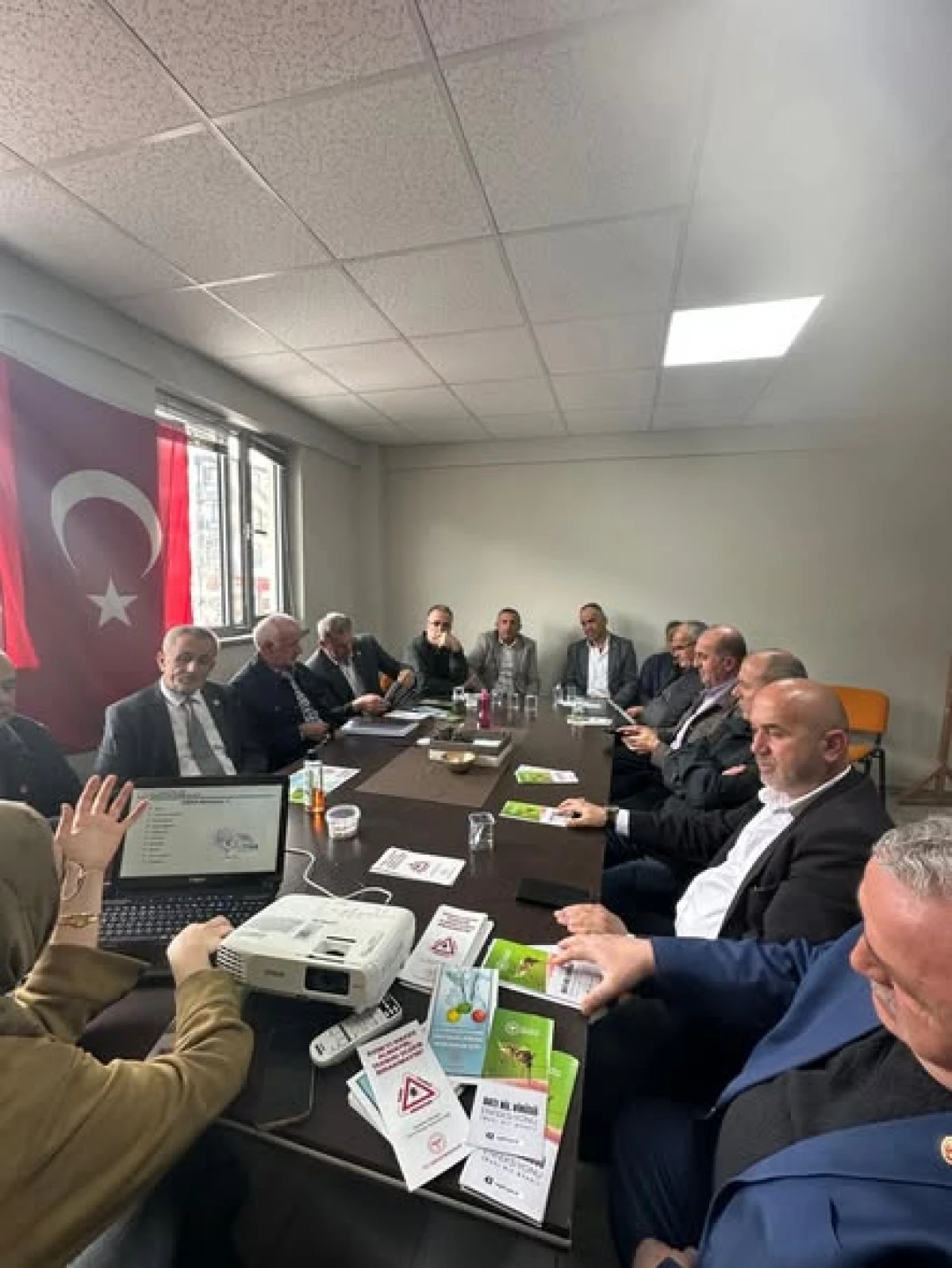 KAYNAŞLI&rsquo;DA MUHTARLARA SITMA VE KKKA EĞİTİMİ VERİLDİ