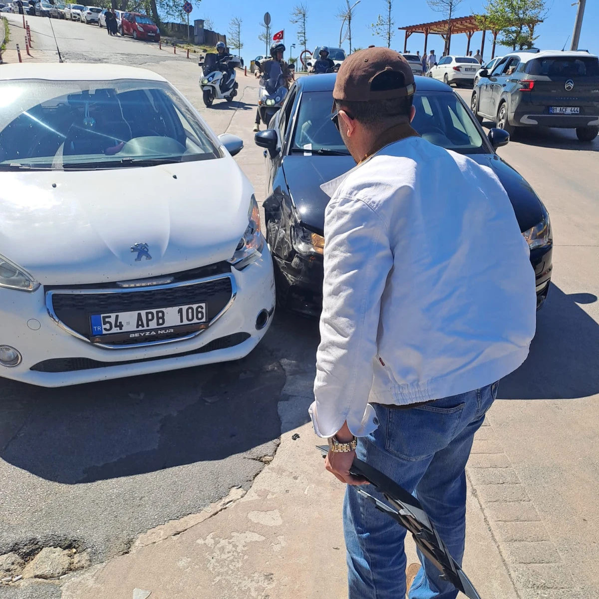 KAZANIN ADRESİ YİNE AYNI: BAH&Ccedil;E CAFE &Ouml;N&Uuml;NDE KORKUTAN &Ccedil;ARPIŞMA