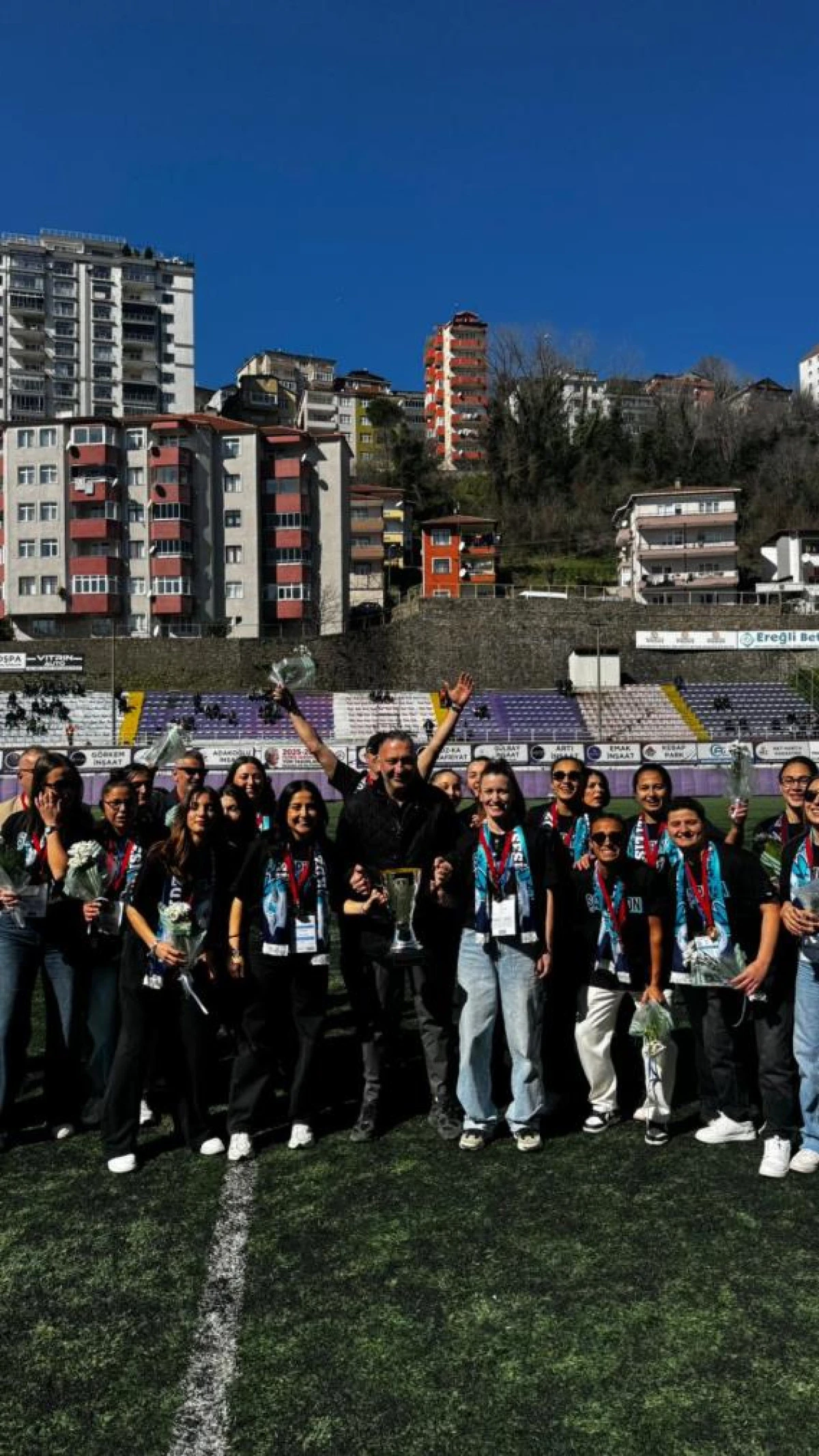 (G&ouml;r&uuml;nt&uuml;l&uuml;) Kdz. Ereğli Lisesi Spor Kul&uuml;b&uuml; Kupasını Aldı